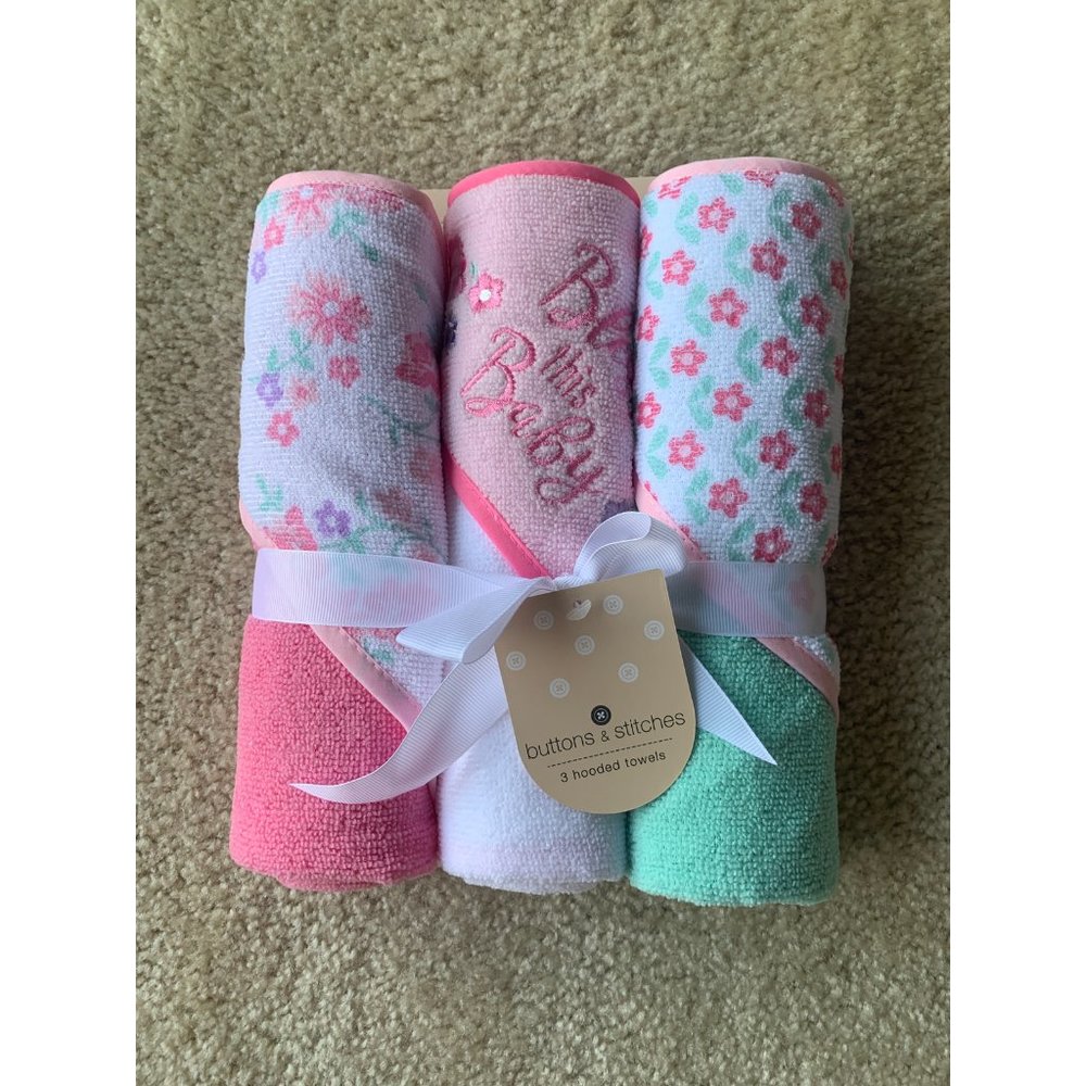 NWT Buttons & Stitches Hooded Bath Towels